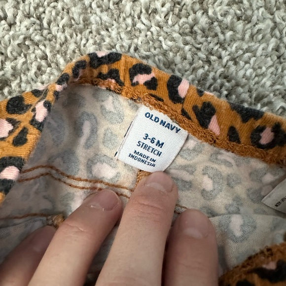 Ruffle Leopard Leggings - Picture 3 of 3